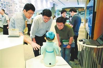 6月3日，橫琴粵澳深度合作區(qū)，嘉賓參觀中國·葡語系國家科技交流合作中心。