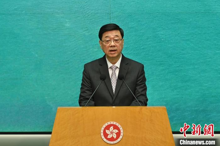 6月10日，香港特區(qū)行政長(zhǎng)官李家超出席行政會(huì)議前會(huì)見(jiàn)媒體時(shí)表示，將于今年9月發(fā)表其任內(nèi)第四份施政報(bào)告?！≈行律缬浾?李志華 攝