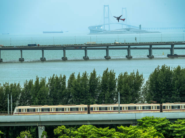 深中通道橋連大灣區(qū)。來源：視覺中國 深中通道橋連大灣區(qū)。來源：視覺中國