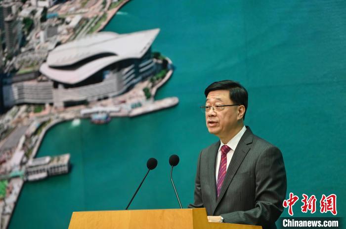  6月17日，香港特區(qū)行政長官李家超出席行政會議前會見媒體。中新社記者 李志華 攝