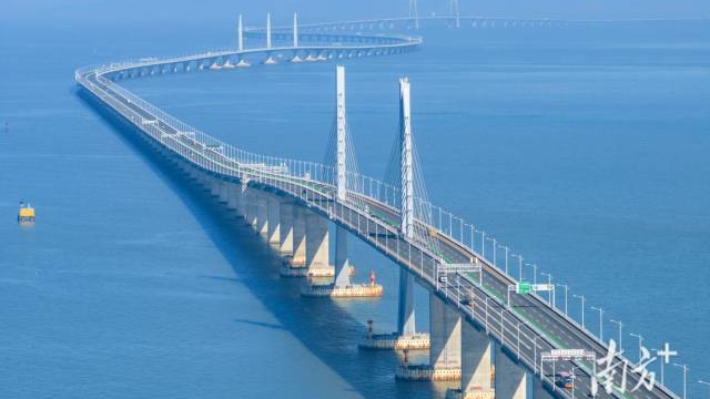 港珠澳大橋。