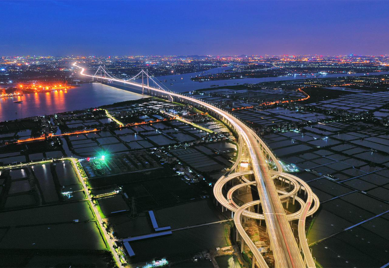 2019年3月21日晚，項目實施全線調(diào)試亮燈。3837盞燈，從天空俯視，流光溢彩、五彩繽紛，仿若一條熠熠閃亮的巨龍。2019年3月29日，項目正式順利通過交工驗收。